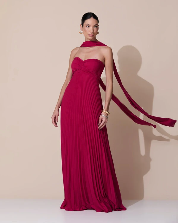 Vestido de Festa Longo Tomara que Caia Plissado com Lenço Cereja