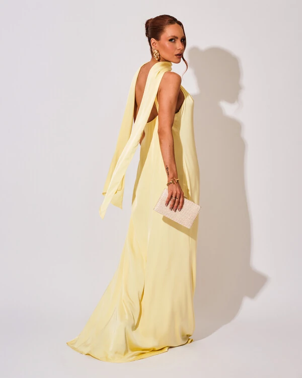 Vestido de Festa Longo em Cetim Fluido um Ombro Só Amarelo Manteiga