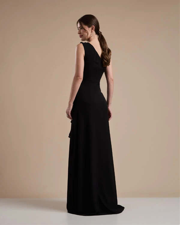 Vestido de Festa Longo Crepe Chiffon Um Ombro Só Drapeado com Babado Cascata Preto