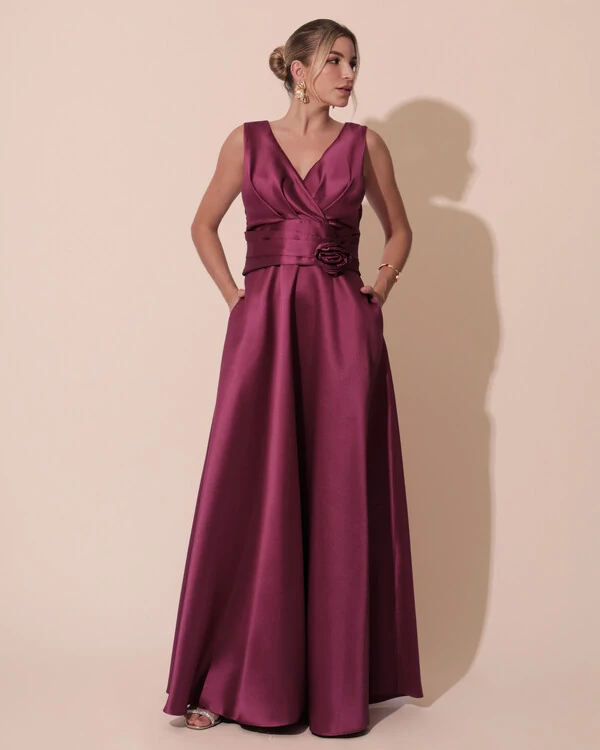 Vestido de Festa Longo Plus Size Zibeline Faixa e Flor Fúcsia Beterraba