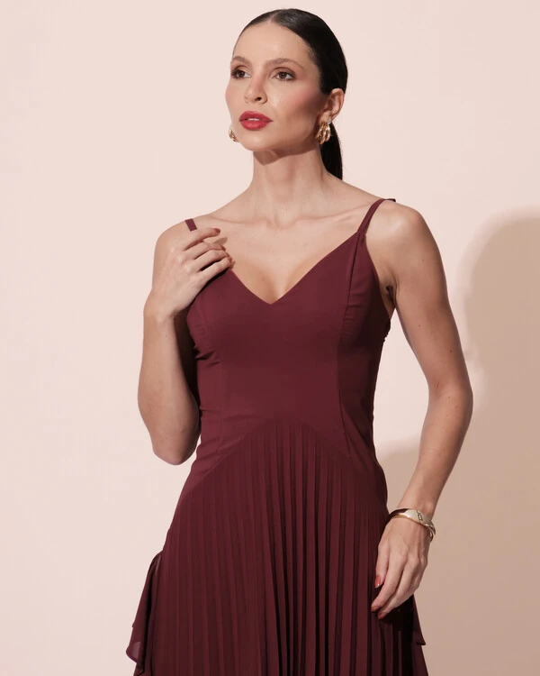 Vestido de Festa Longo Crepe Chiffon Alça Fina Saia Plissada com Babado Cascata Marsala