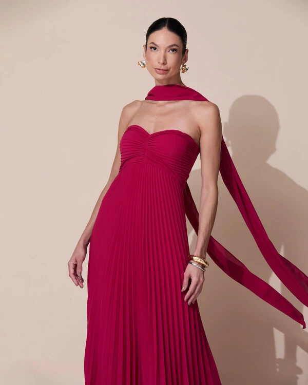 Vestido de Festa Longo Tomara que Caia Plissado com Lenço Cereja