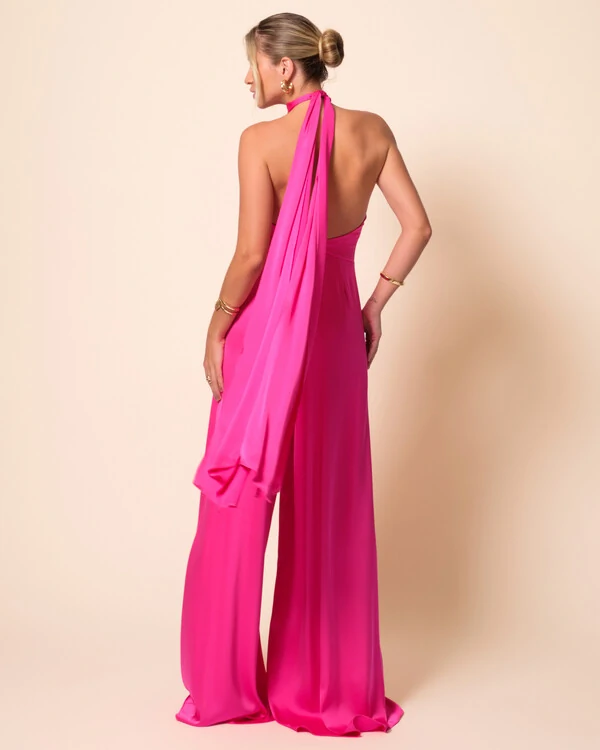 Macacão de Festa Longo em Cetim Fluido com Gola Alta e Lenço Pink