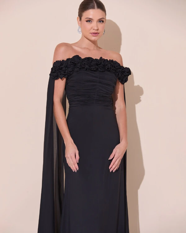 Vestido de Festa Longo Ombro a Ombro Plissado Crepe Chiffon Capa Flor 3D Preto