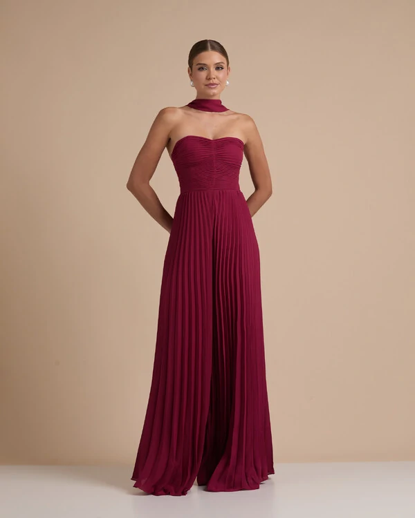 Macacão de Festa Longo Crepe Chiffon Tomara que Caia Plissado com Lenço Cereja