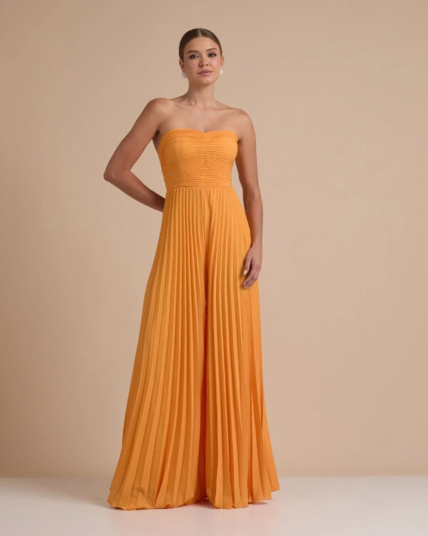 Macacão de Festa Longo Crepe Chiffon Tomara que Caia Plissado com Lenço Laranja Manga