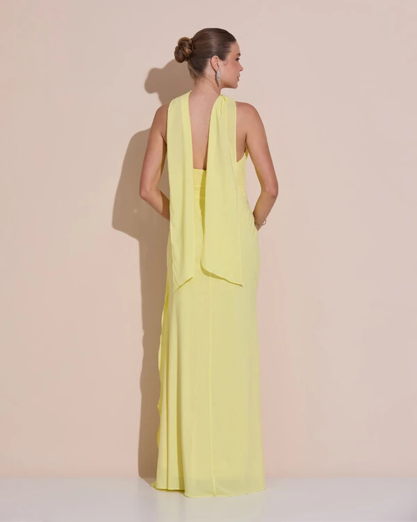Vestido de Festa Longo Tomara Que Caia Crepe Chiffon Plissado Lenço Amarelo Manteiga