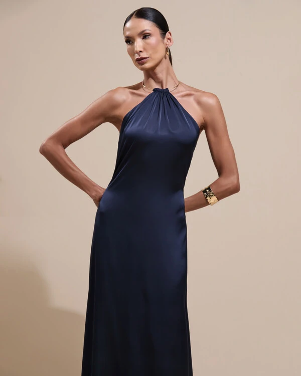 Vestido de Festa Longo Cetim Fluido com Argola Frente Única Azul Marinho