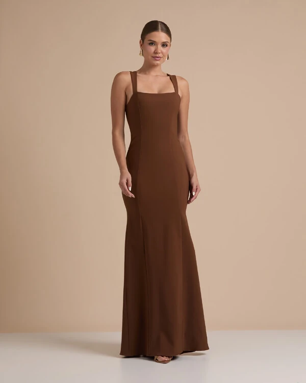 Vestido de Festa Longo Alfaiataria Alça Larga e Lenço Marrom