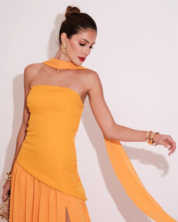 Vestido de Festa Longo Tomara que Caia Alfaiataria e Saia Crepe Chiffon e Lenço Laranja