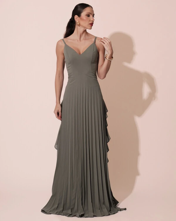 Vestido de Festa Longo Crepe Chiffon Alça Fina Saia Plissada com Babado Cascata Verde Oliva