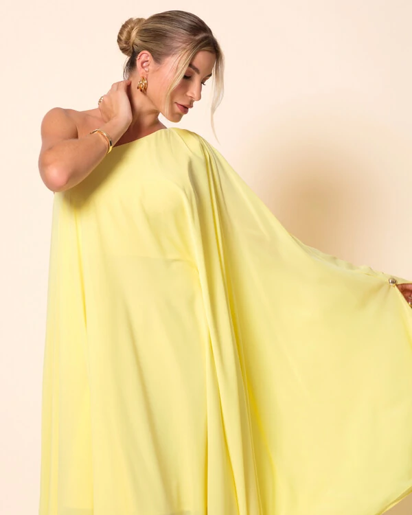 Vestido de Festa um Ombro com Capa Crepe Fluido Amarelo Manteiga