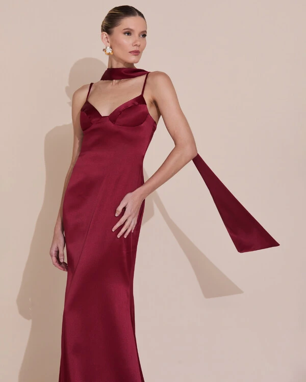 Vestido de Festa Longo Decote Coração Cetim Alfaiataria Trançado Costas Lenço Marsala