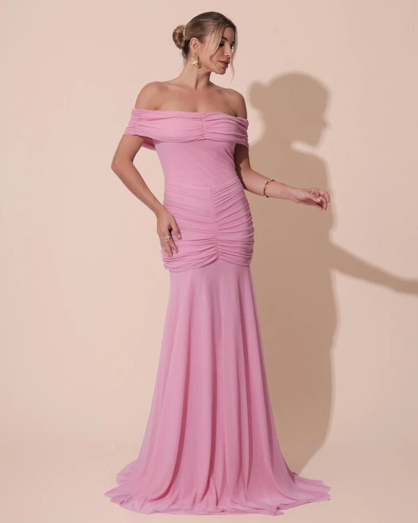 Vestido de Festa Longo Tule Ombro a Ombro Drapeado com Saia Fluida Rosa