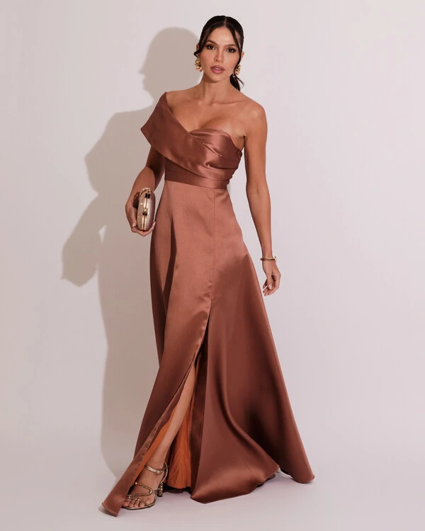 Vestido de Festa longo Faixa Ombro e Fenda Zibeline Mocha Mousse