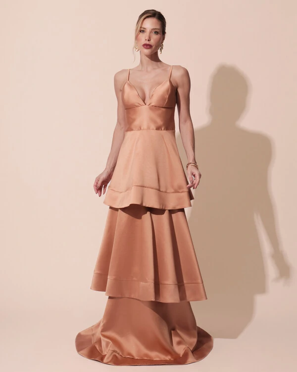 Vestido de Festa Longo Zibeline em Camadas Decote em V com Alças Mocha Mousse New