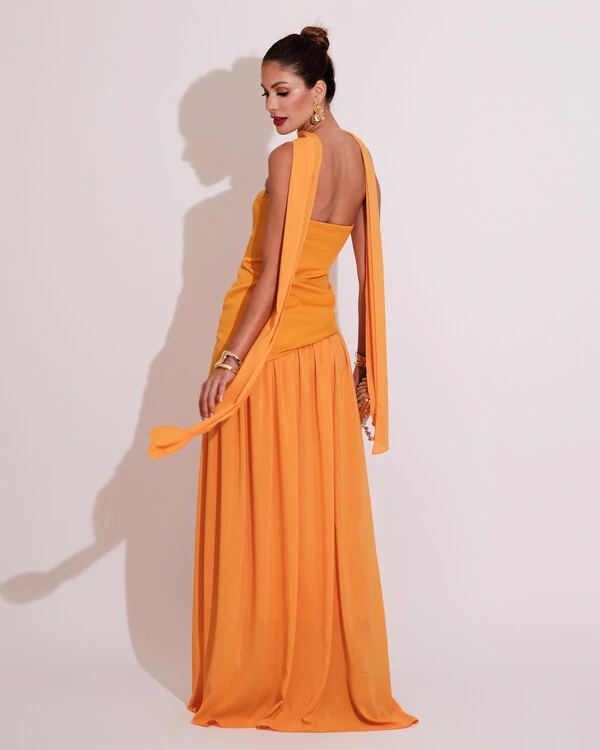 Vestido de Festa Longo Tomara que Caia Alfaiataria e Saia Crepe Chiffon e Lenço Laranja