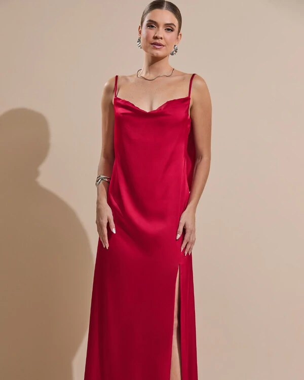 Vestido de Festa Longo Babado Costas Cetim Fluido e Fenda Marsala