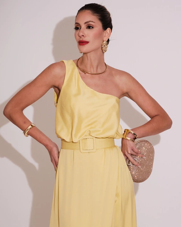 Vestido Longo um Ombro com Busto Blousê e Fenda Amarelo