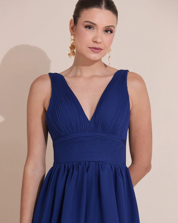 Vestido de Festa Longo Decote V Crepe Chiffon Plissado Camadas Babado Azul Marinho