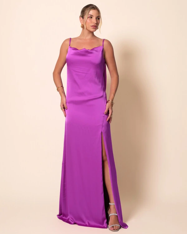 Vestido de Festa Longo Cetim Decote Degagê e Fenda Fúcsia