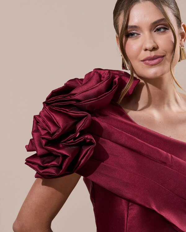 Vestido de Festa Longo Zibeline um Ombro Só Flor Drapeado Marsala Escuro