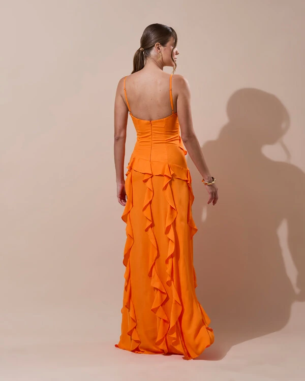 Vestido de Festa Longo Decote V Crepe Chiffon Babados Cascata e Fenda Laranja