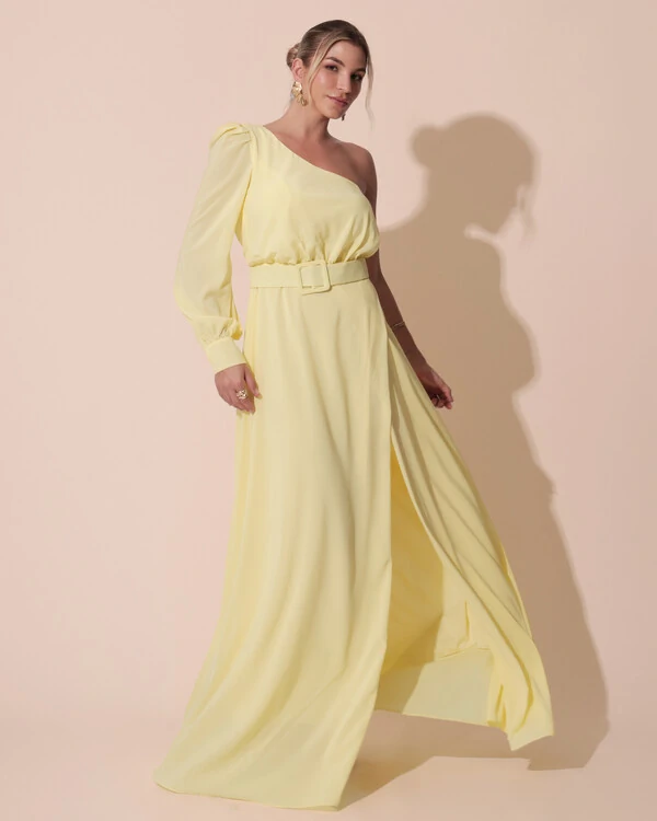 Vestido de Festa Longo um Ombro Só Manga Longa com Cinto Amarelo Manteiga