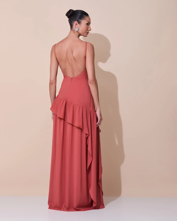 Vestido de Festa Longo Decote Drapeado Crepe Chiffon Fenda Babado Camadas Terracota