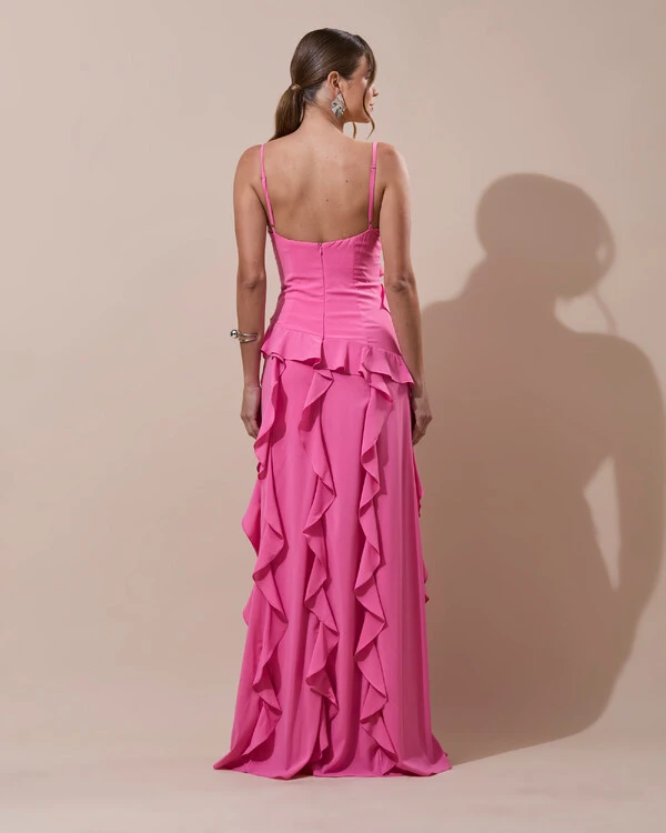 Vestido de Festa Longo Decote V Crepe Chiffon Babados Cascata e Fenda Rosa