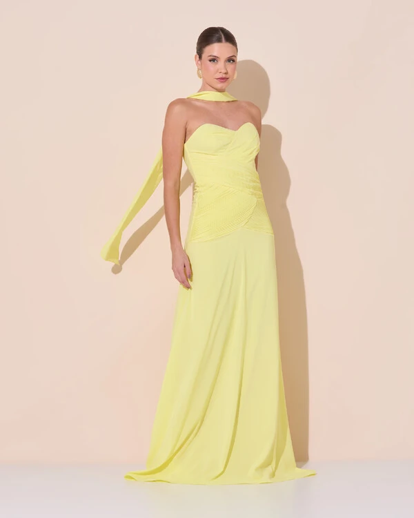 Vestido de Festa Longo Decote Coração Crepe Chiffon Drapeado Plissado Lenço Amarelo Manteiga