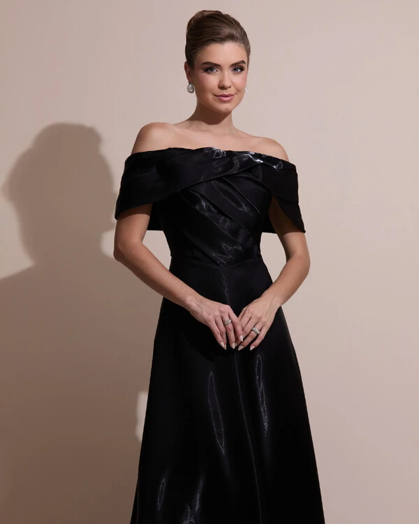 Vestido de Festa Longo Cetim Cristal Ombro a Ombro Drapeado Preto