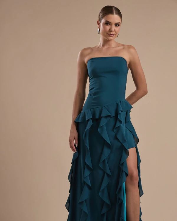 Vestido de festa Longo Tomara que Caia Crepe Chiffon com Bababos Cascata e Fenda Verde Escuro