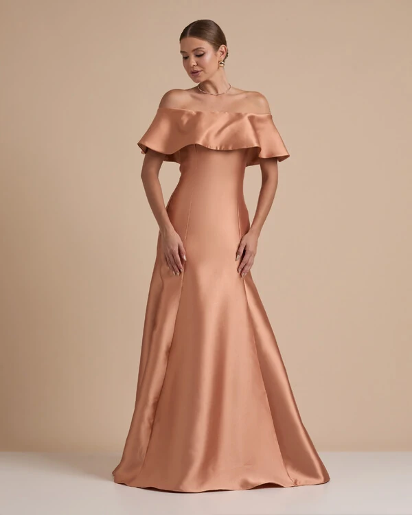 Vestido de Festa Longo Zibeline Ombro a Ombro com Babado Mocha Mousse New