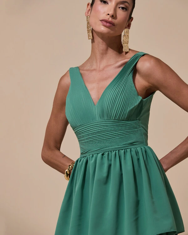 Vestido de Festa Longo Decote V Crepe Chiffon Plissado Camadas Babado Verde Macha Escuro