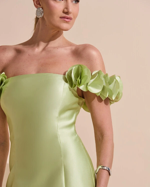 Vestido Longo de Festa Zibeline Ombro a Ombro com Flores e Fenda Verde Lima