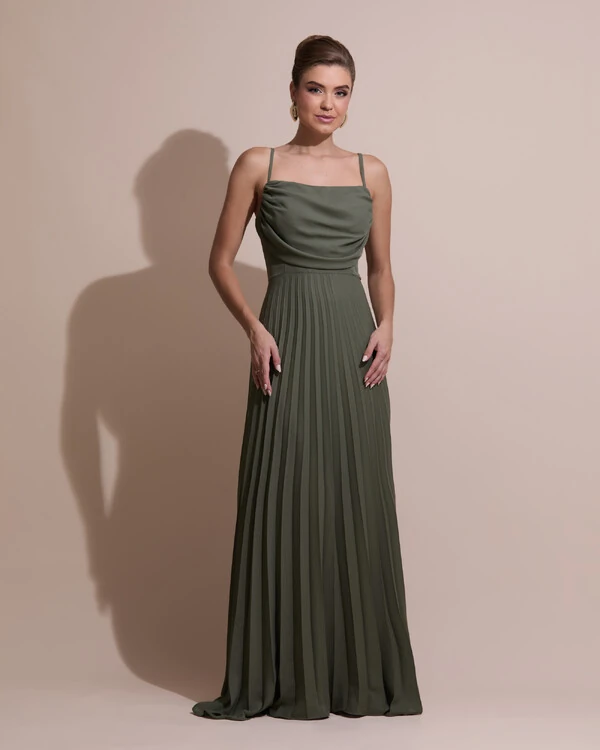Vestido de Festa Longo Crepe Chiffon Plissado Trançado e Lenço Verde Oliva