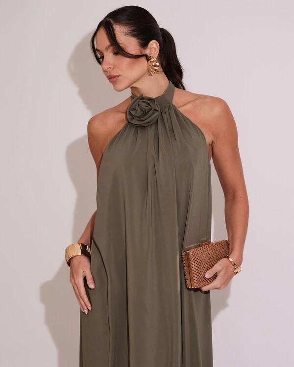 Vestido Longo Crepe Chiffon Frente Única Fluido Flor Removível Verde Oliva