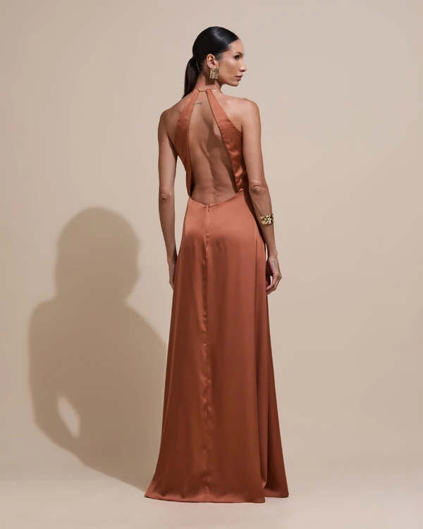 Vestido de Festa Longo Cetim Fluido com Argola Frente Única Mocha Mousse