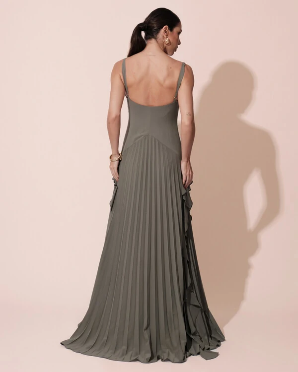 Vestido de Festa Longo Crepe Chiffon Alça Fina Saia Plissada com Babado Cascata Verde Oliva
