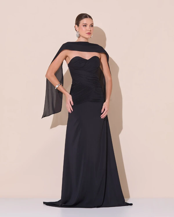 Vestido de Festa Longo Decote Coração Crepe Chiffon Drapeado Plissado Lenço Preto