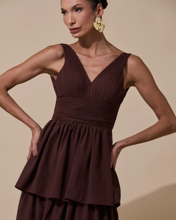 Vestido de Festa Longo Decote V Crepe Chiffon Plissado Camadas Babado Marrom