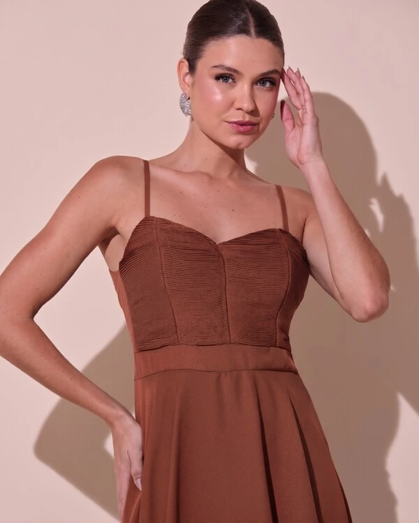 Vestido de Festa Longo Decote Coração Plissado Crepe Chiffon Babados Cascata Marrom New