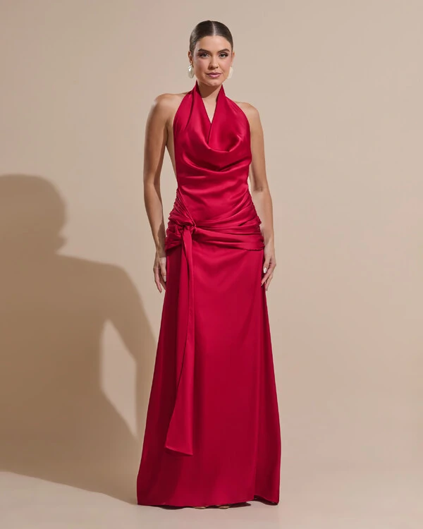 Vestido de Festa Longo Cetim Frente Única Degagê com Faixa Drapeada Marsala
