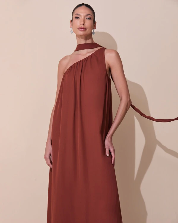 Vestido de Festa Longo Crepe Fluido um Ombro Só com Lenço Marrom New