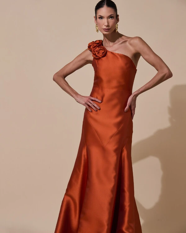 Vestido de Festa Longo Zibeline um Ombro Só Flor Removível Saia Terracota
