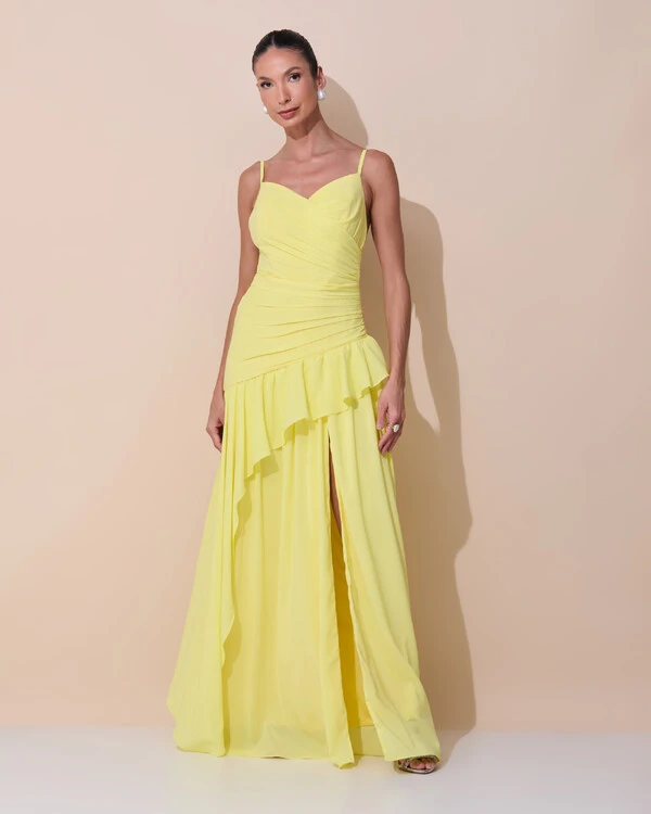 Vestido de Festa Longo Decote Crepe Drapeado Chiffon Fenda Babado Camadas Amarelo Manteiga