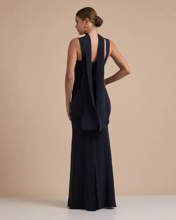 Vestido de Festa Longo Alfaiataria Alça Larga e Lenço Azul Marinho Escuro