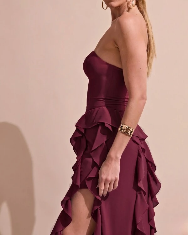 Vestido de festa Longo Tomara que Caia Crepe Chiffon com Babados Cascata e Fenda Marsala