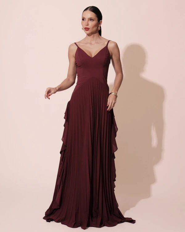 Vestido de Festa Longo Crepe Chiffon Alça Fina Saia Plissada com Babado Cascata Marsala